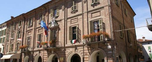 Il municipio di Fossano in un'immagine d'archivio Il municipio di Fossano in un'immagine d'archivio