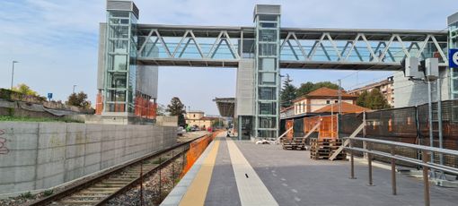 Alba, dopo anni di attesa apre la passerella sopraelevata tra la stazione ferroviaria e corso Banskà Bystrica