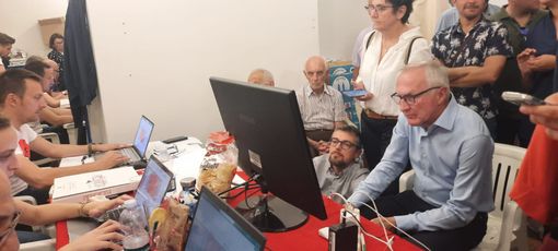 Franco Demaria attende l'arrivo dei voti durante lo scrutinio Franco Demaria attende l'arrivo dei voti durante lo scrutinio