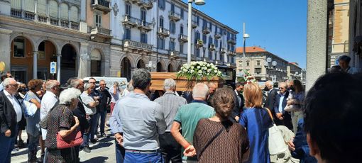 Cuneo dà l'ultimo saluto ad Aurelia Della Torre "simbolo dell'emancipazione femminile, donna solare, discreta buona e appassionata"