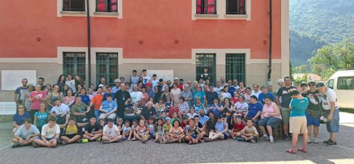 Il vescovo Brunetti incontra la Carovana a Valdieri nel trentennale dell’associazione albese Il vescovo Brunetti incontra la Carovana a Valdieri nel trentennale dell’associazione albese