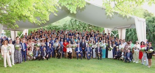 Ferrero ha premiato oltre mille dipendenti con 25, 30, 35 e 40 anni di servizio Ferrero ha premiato oltre mille dipendenti con 25, 30, 35 e 40 anni di servizio