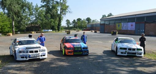 I  piloti Luca 'Bro' Brocchiero di Busca e Cristiano Rubba di Alba. In mezzo Mattiolino Santaera da Parma