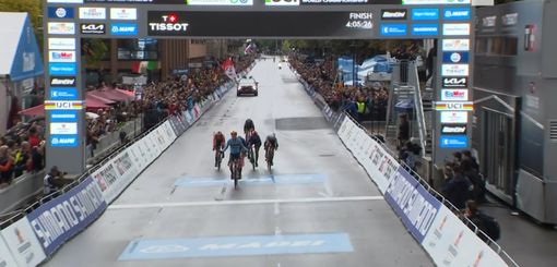 Ciclismo, Mondiali Zurigo: bis iridato per Lotte Kopecky nella prova in linea élite donne Ciclismo, Mondiali Zurigo: bis iridato per Lotte Kopecky nella prova in linea élite donne