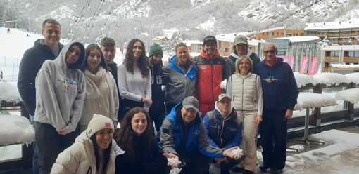 Le telecamere di Raiuno intervistano le classi quinte dell’Istituto Des Ambrois di Oulx per «maturandi», inserto della trasmissione «uno mattina in famiglia»