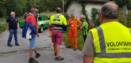 Le operazioni di ricerca e il sorvolo dell'elicottero dei Vigili del fuoco di ieri pomeriggio (giovedì) Le operazioni di ricerca e il sorvolo dell'elicottero dei Vigili del fuoco di ieri pomeriggio (giovedì)