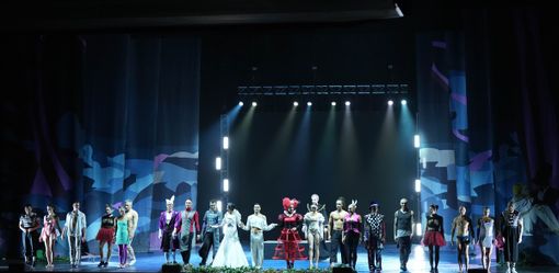 Il cast di Alis Theatre al termine dello spettacolo (Foto Luciano Gherardi) Il cast di Alis Theatre al termine dello spettacolo (Foto Luciano Gherardi)