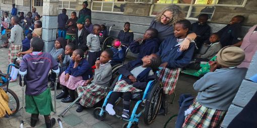 Farinél / Il mio viaggio nel centro per bambini disabili di Ol’Kalou, dove i sorrisi prendono spazio alla sofferenza Farinél / Il mio viaggio nel centro per bambini disabili di Ol’Kalou, dove i sorrisi prendono spazio alla sofferenza