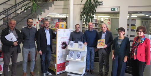 Presentato nella biblioteca di Bra lo scaffale per la Comunicazione aumentativa e alternativa