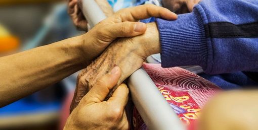 Backstage, questa sera al centro della puntata: case di riposo, dopo il Covid-19 quale futuro?