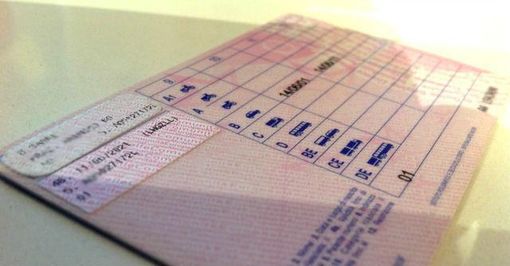 Cuneo, beccato con microcamera e auricolare per superare il test per la patente