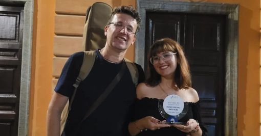 In foto i One Shot, Roberto e Chiara Calissano