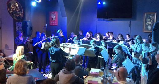 I ragazzi durante la loro esibizione a San Damiano d'Asti