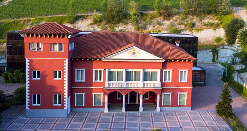 La sede Giordano Vini nella frazione Valle Talloria di Diano d'Alba La sede Giordano Vini nella frazione Valle Talloria di Diano d'Alba
