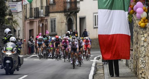 La cronometro di Torino apre Giro d'Italia 2021, nomi e dorsali del 184 corridori al via