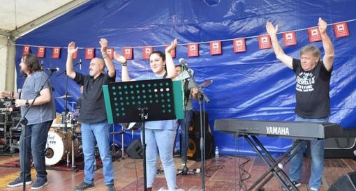 Un momento del concerto (Foto Facebook) Un momento del concerto (Foto Facebook)