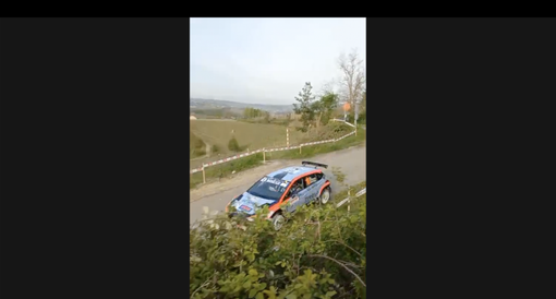 Spettacolare incidente al Rally Regione Piemonte: equipaggio illeso [VIDEO]