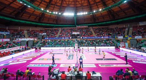 Lo scorso 14 novembre il Palazzo dello Sport di Cuneo ha accolto 2.800 spettatori per il Derby delle bollicine (credit Danilo Ninotto)