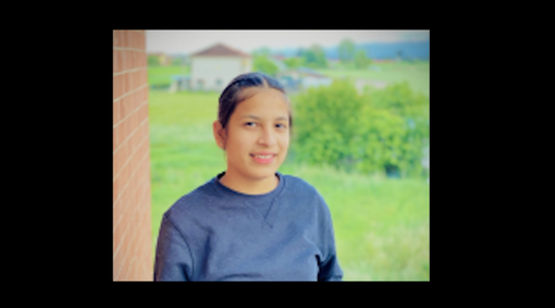 La giovane Jasmeen Kaur La giovane Jasmeen Kaur