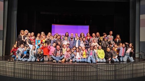 Alba, lo spettacolo della scuola "Umberto Sacco" premiato col memorial Dino Lavagna Alba, lo spettacolo della scuola "Umberto Sacco" premiato col memorial Dino Lavagna