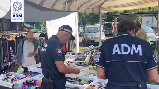 Operatori Adm impegnati in alcuni controlli sul territorio (archivio) Operatori Adm impegnati in alcuni controlli sul territorio (archivio)