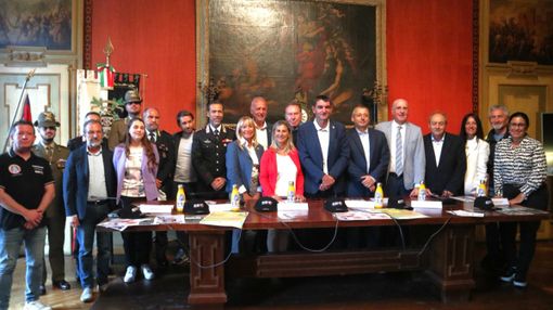 Foto di gruppo al termine della presentazione tenuta stamane in municipio