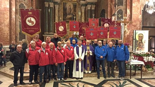 I gruppi braidesi di Avis, Fidas e Aido al Santuario della Madonna dei fiori (foto di Stefano Tibaldi)