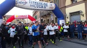 In foto una delle passate edizioni della Fitwalking del Cuore di Saluzzo