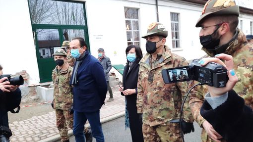 L'arrivo del generale Francesco Paolo Figliuolo alla Caserma Vian di Cuneo