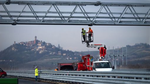 Autostrade senza barriere: il discusso "free flow" pronto a sbarcare anche sulla tangenziale di Torino Autostrade senza barriere: il discusso "free flow" pronto a sbarcare anche sulla tangenziale di Torino