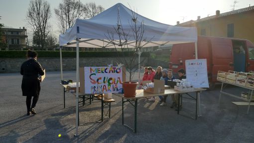 A Camerana successo per la bancarella della primaria A Camerana successo per la bancarella della primaria