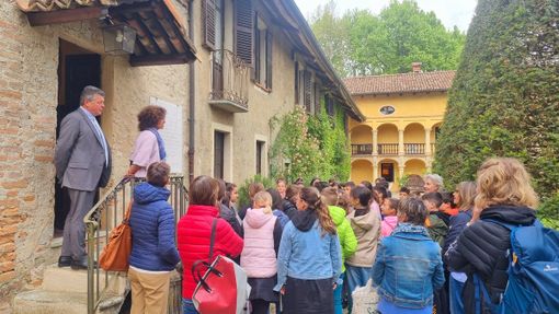 Gli alunni delle quinte di Dogliani in visita alla storica residenza di Luigi Einaudi