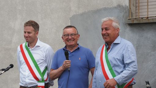 Da sinistra: Emanuele Sottimano (sindaco di Niella Belbo), Mauro Benedetto (presidente Nigella odv) e Mario Mina (sindaco di Niella Tanaro)