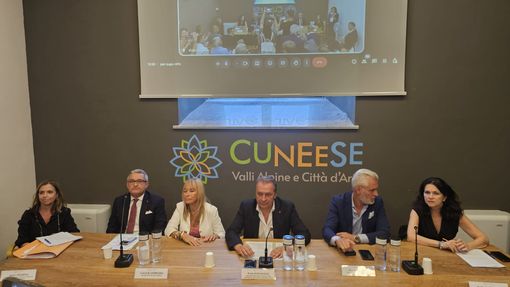 Turismo, la Regione rifinanzia la legge18/99 e stanzia quasi 16 milioni di euro per le strutture ricettive [VIDEO]