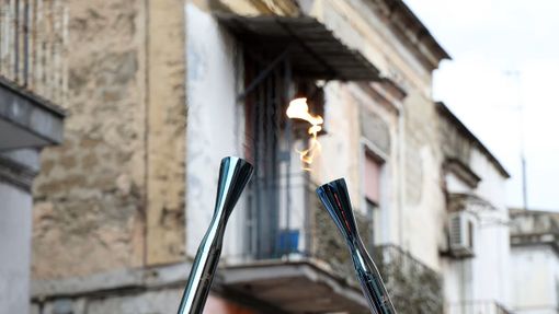 La fiamma olimpica di Milano Cortina 2026, immagine dal sito ufficiale delle Olimpiadi (www.olympics.com)