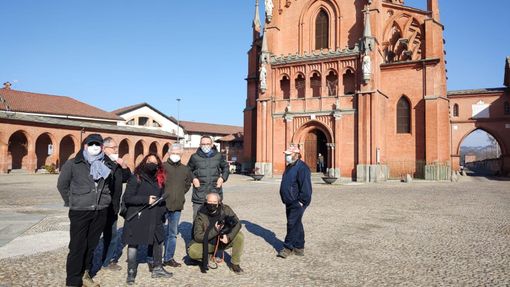 Gli esponenti di Legambiente e dell'Osservatorio del Paesaggio con la troupe di Mi Manda RAI3 Gli esponenti di Legambiente e dell'Osservatorio del Paesaggio con la troupe di Mi Manda RAI3