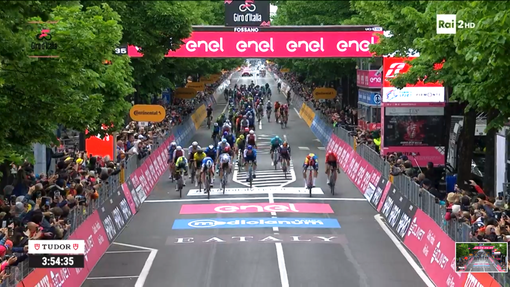 L'arrivo sul traguardo nello scatto del nostro Daniele Caponnetto