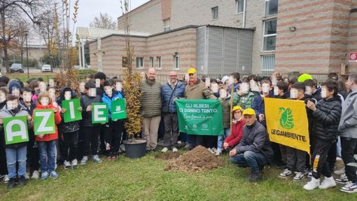 A Cherasco una riuscita festa dell’albero grazie ai volontari di Legambiente A Cherasco una riuscita festa dell’albero grazie ai volontari di Legambiente