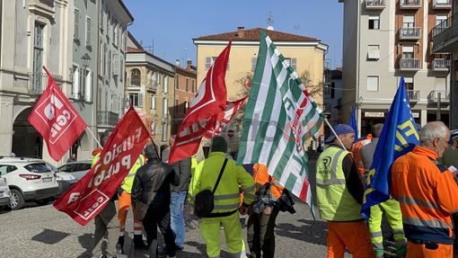 Raccolta rifiuti, scontro coi  sindacati sul cambio di appalto in 85 comuni del Monregalese,  "Proteo applichi il contratto  nazionale di categoria" [VIDEO]
