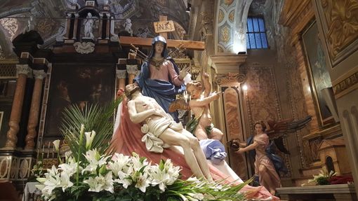 Don Sebastiano Bergerone dei Salesiani di Bra, spiega la Sacra Scrittura della Domenica delle Palme