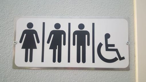 Dalle fabbriche (e non solo) parte la rivoluzione dei bagni gender neutral Dalle fabbriche (e non solo) parte la rivoluzione dei bagni gender neutral