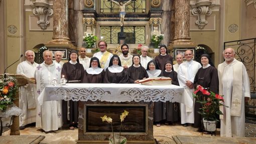 Le Clarisse con il clero braidese