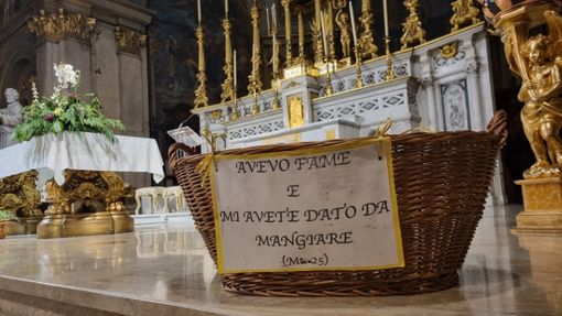 Il cesto della condivisione, presente anche nelle chiese di Torino Il cesto della condivisione, presente anche nelle chiese di Torino