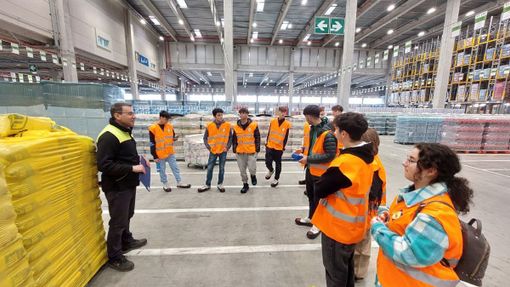 Gli studenti braidesi al centro Lidl di Carmagnola