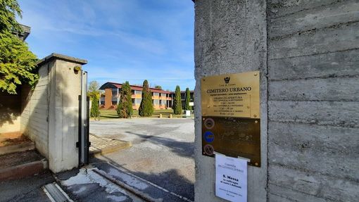 L'ingresso del cimitero di Cuneo