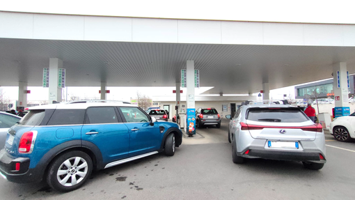 Caro carburante: anche in Granda è assalto alle pompe bianche