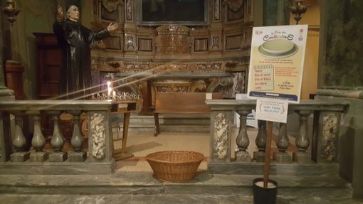 Il cesto della condivisione nella chiesa di Sant’Andrea Apostolo a Bra