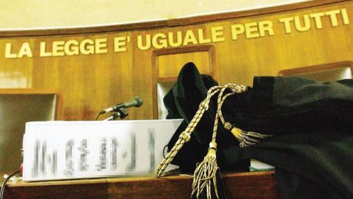 Imprenditore alla sbarra per la truffa ai bengalesi: i cento testimoni chiamati dalla difesa si riducono a quattro Imprenditore alla sbarra per la truffa ai bengalesi: i cento testimoni chiamati dalla difesa si riducono a quattro