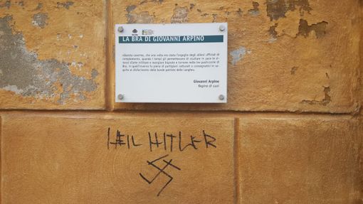 Bra, scritta nazista sui muri della Trevisan, Fogliato: "Gesto di somma ignoranza"