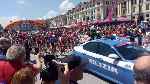 Cuneo saluta il Giro d'Italia: via alla tappa leggendaria dedicata a Fausto Coppi (FOTO E VIDEO)